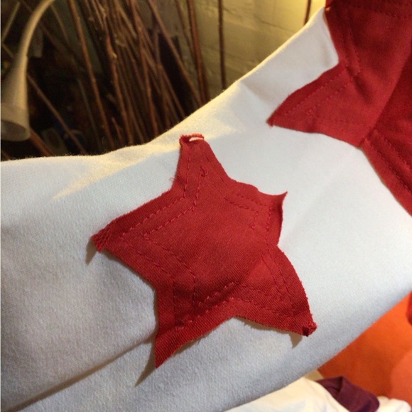 NEW ! ♥️Red Star Women's Top - Picture 3 of 5